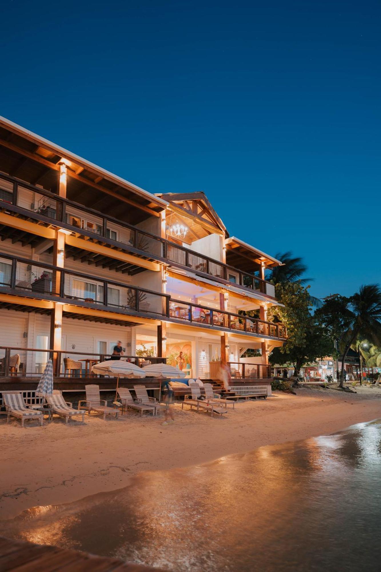 The Beach House Boutique Hotel West End Buitenkant foto